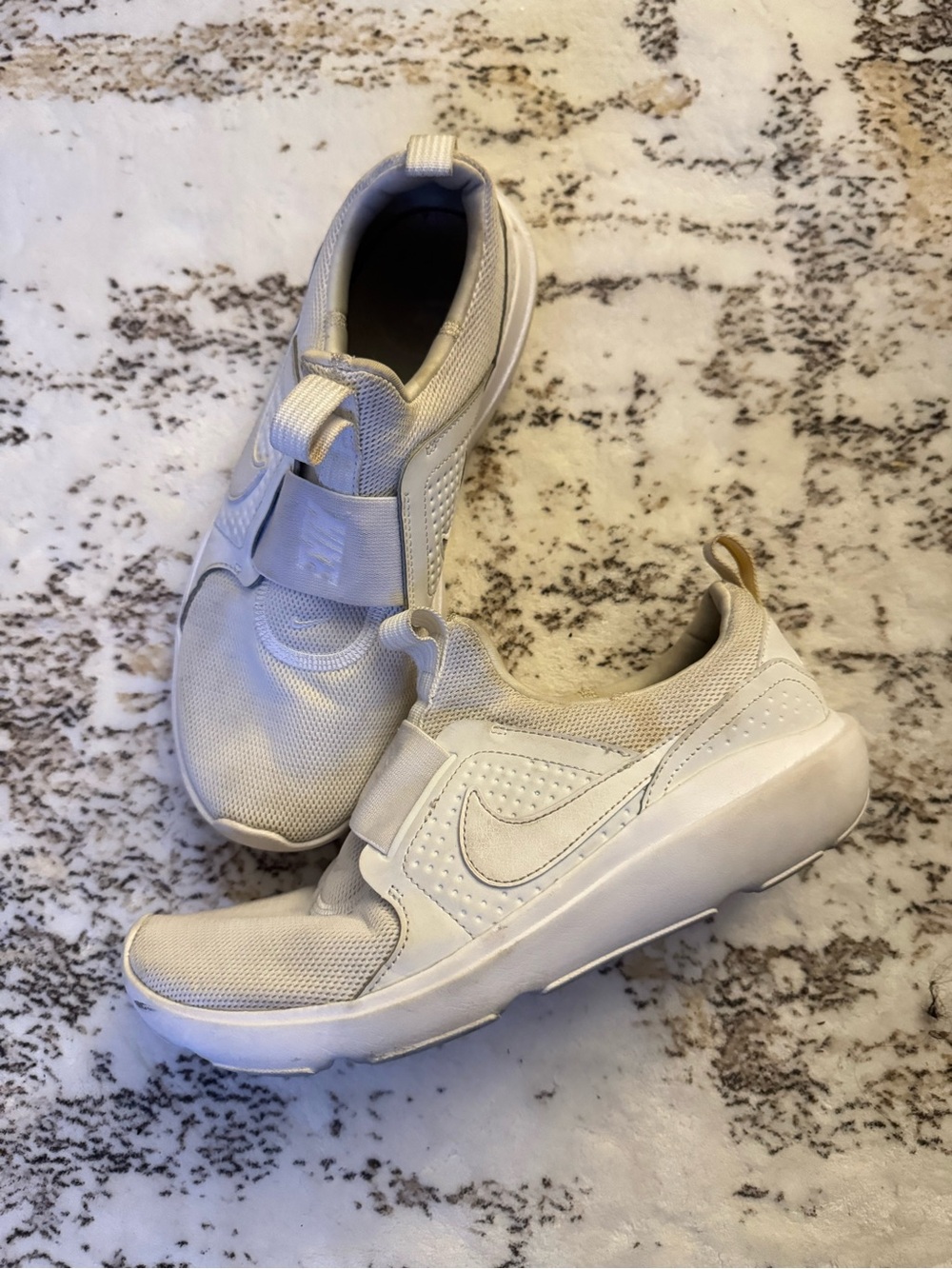 Nike Women’s AD Comfort Triple White - Picture 3 of 5